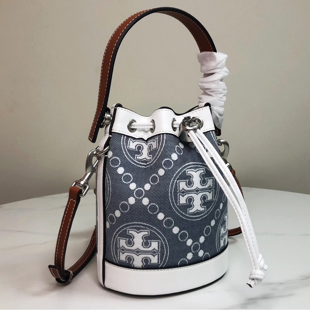 Tory Burch Denim Bucket Bag
Size: 15 * 11.5 * 19 - Picture 3 of 9